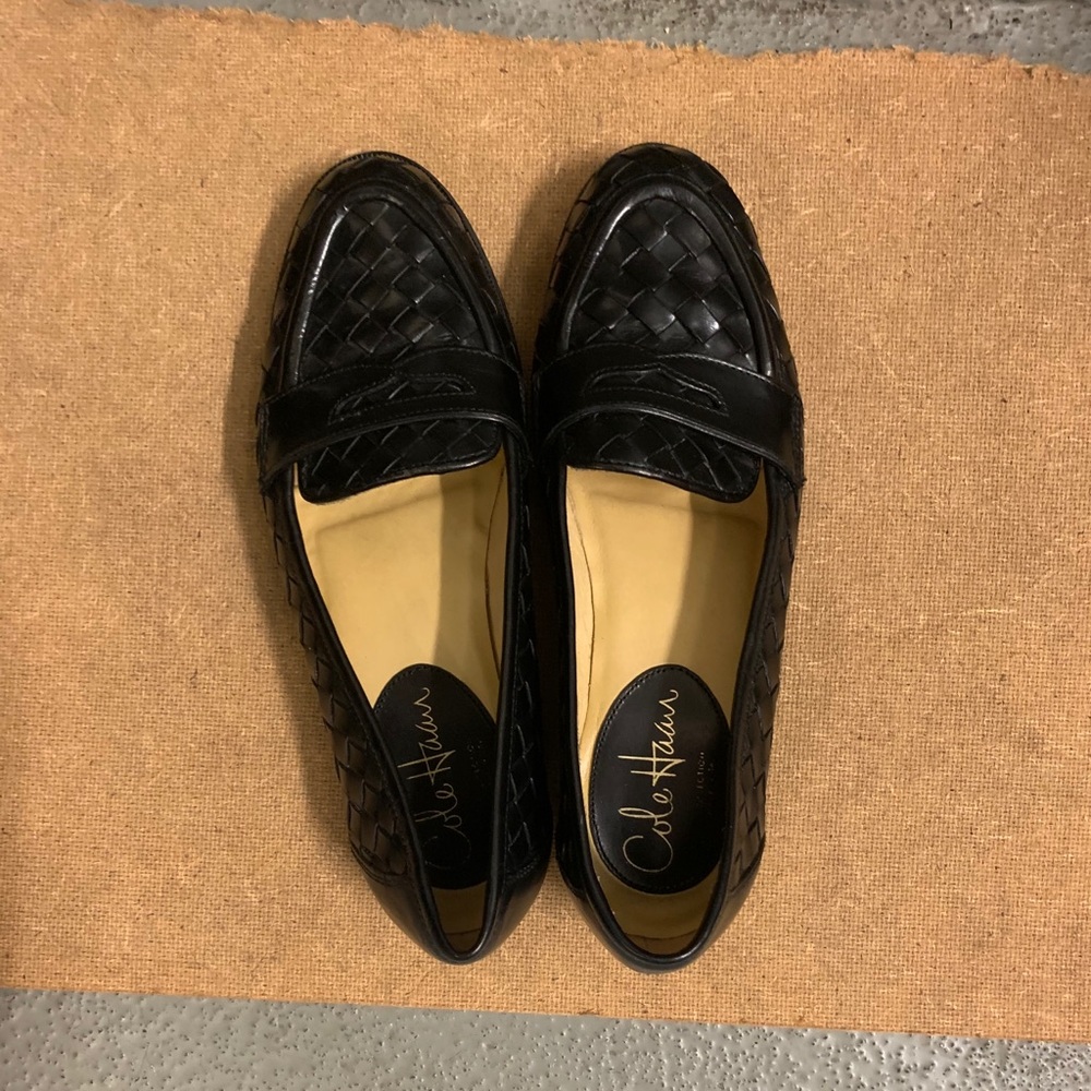 Cole Haan flats. 6B. Good condition.  Run small.